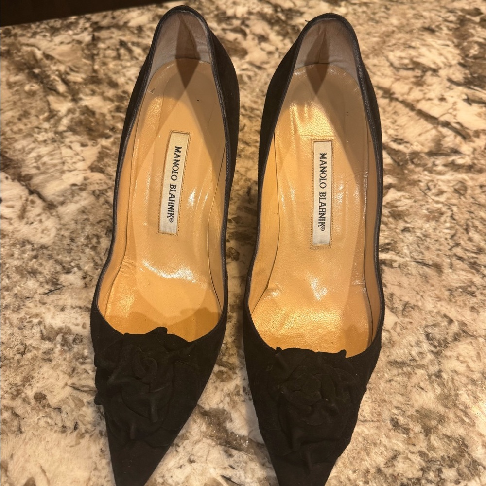 Manolo Blahnik Camelia Black Velvet Heels EU 40